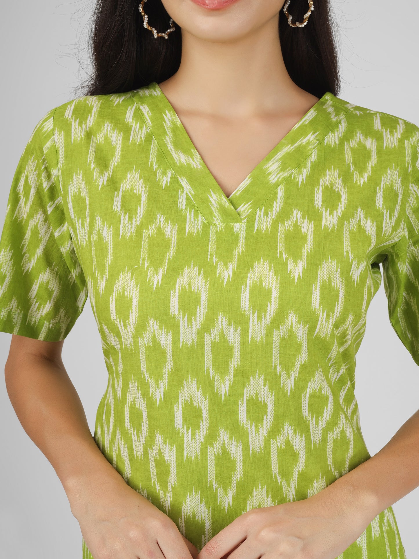 Women's Green Ikat Printed Cotton Straight Kurta with pocket