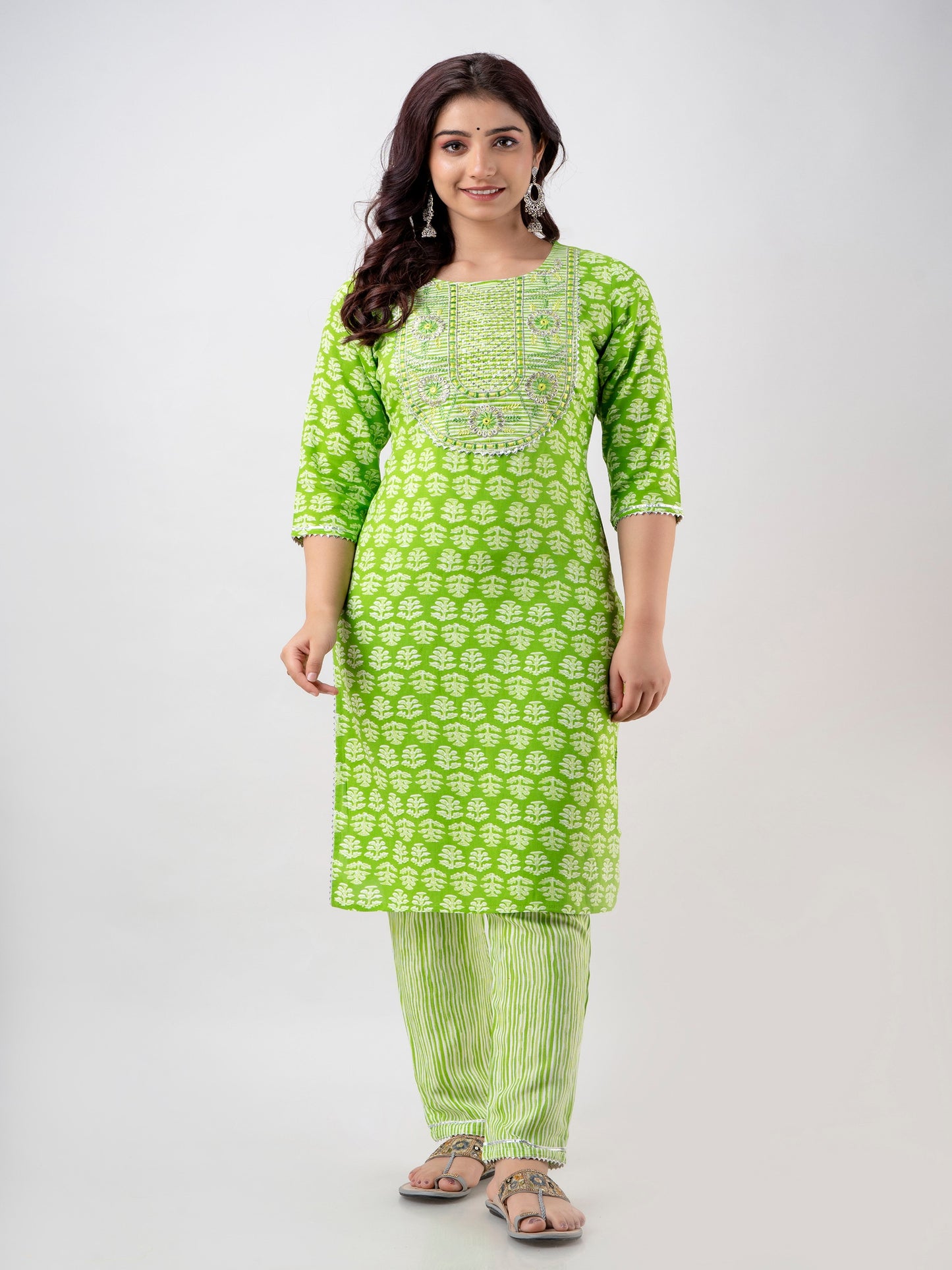 Green Floral Printed Kurta and Pant Set with Embroidery Work on Yoke